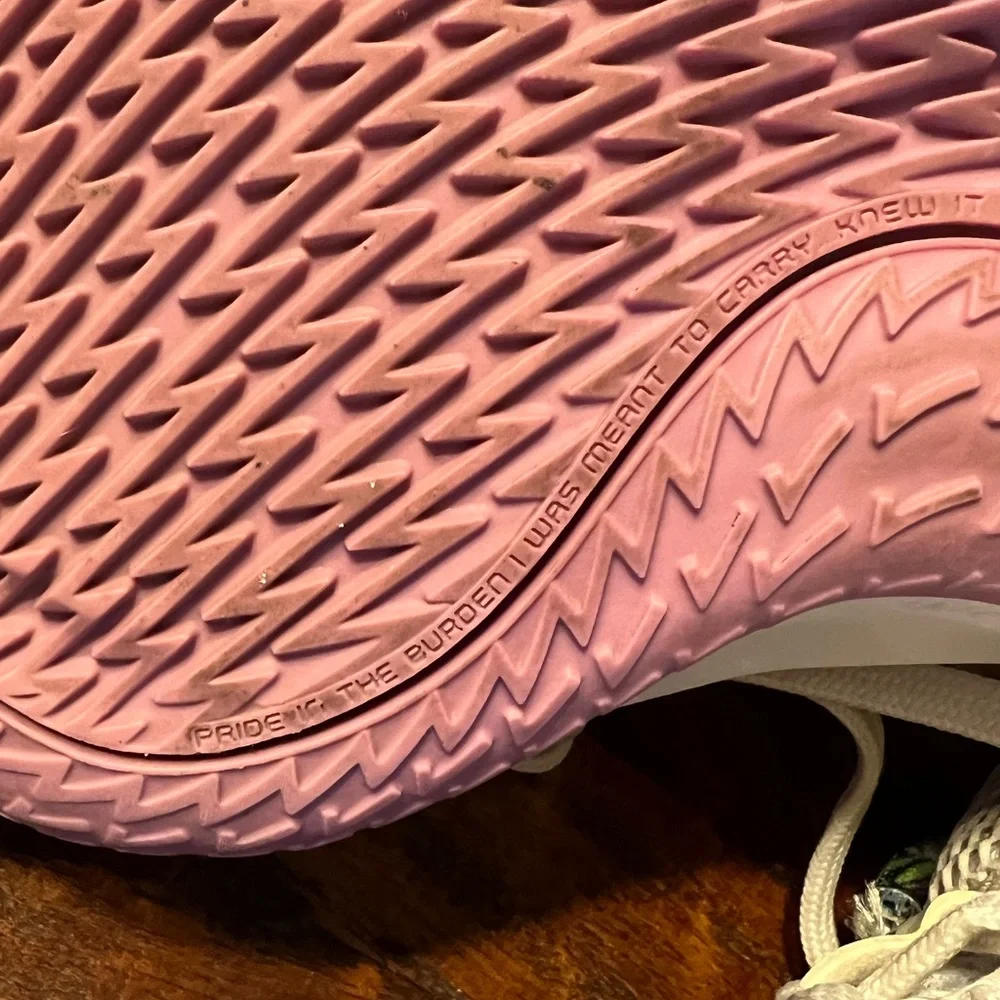 Adidas kids size 6 Toy Story basketball shoes - Picture 5 of 13
